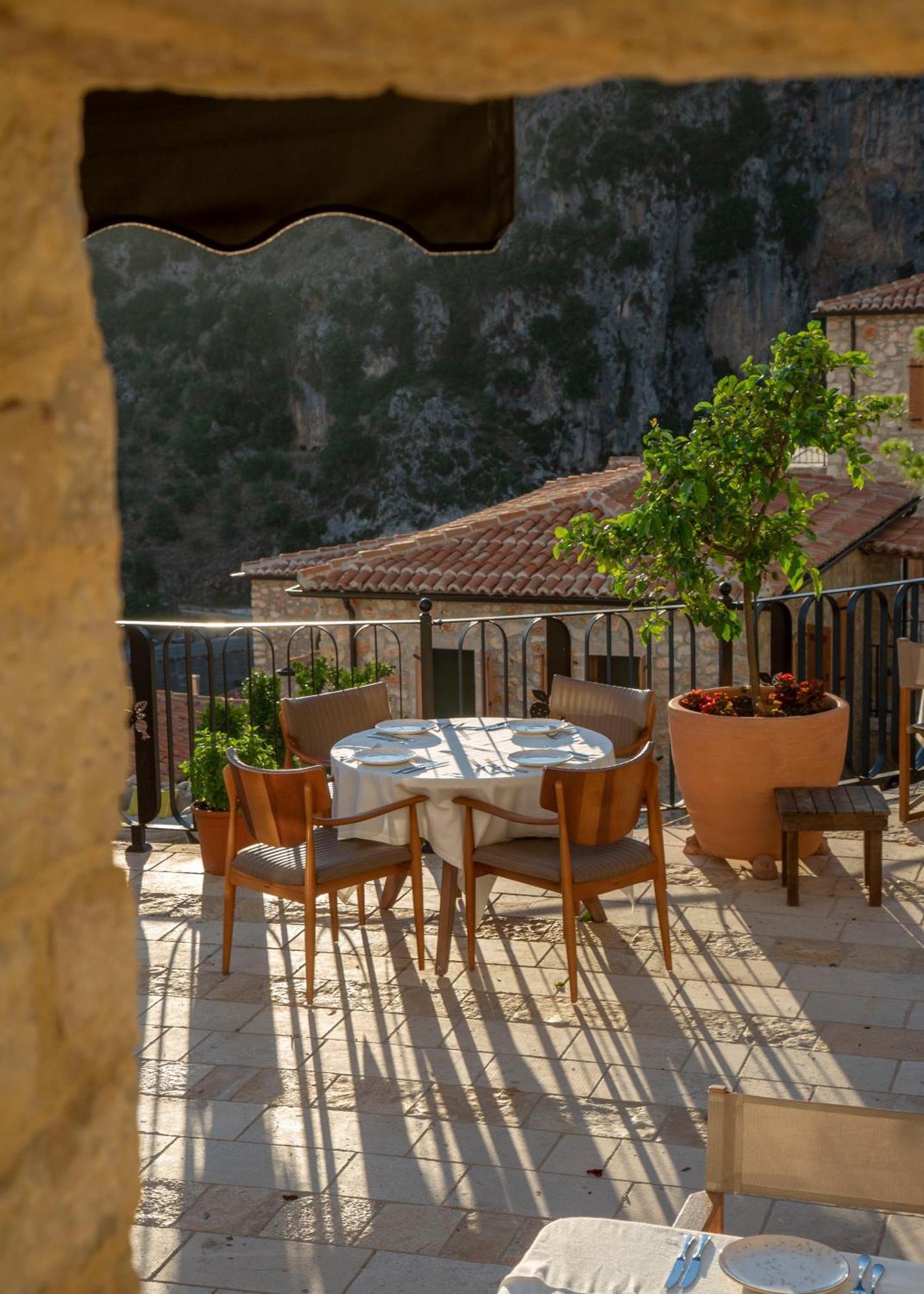 Hotel Zoe Hora Dhërmi Exterior foto